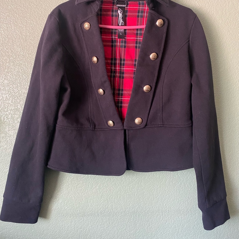 Black and Red Cropped Blazer with Structured Shoulders casual jacket